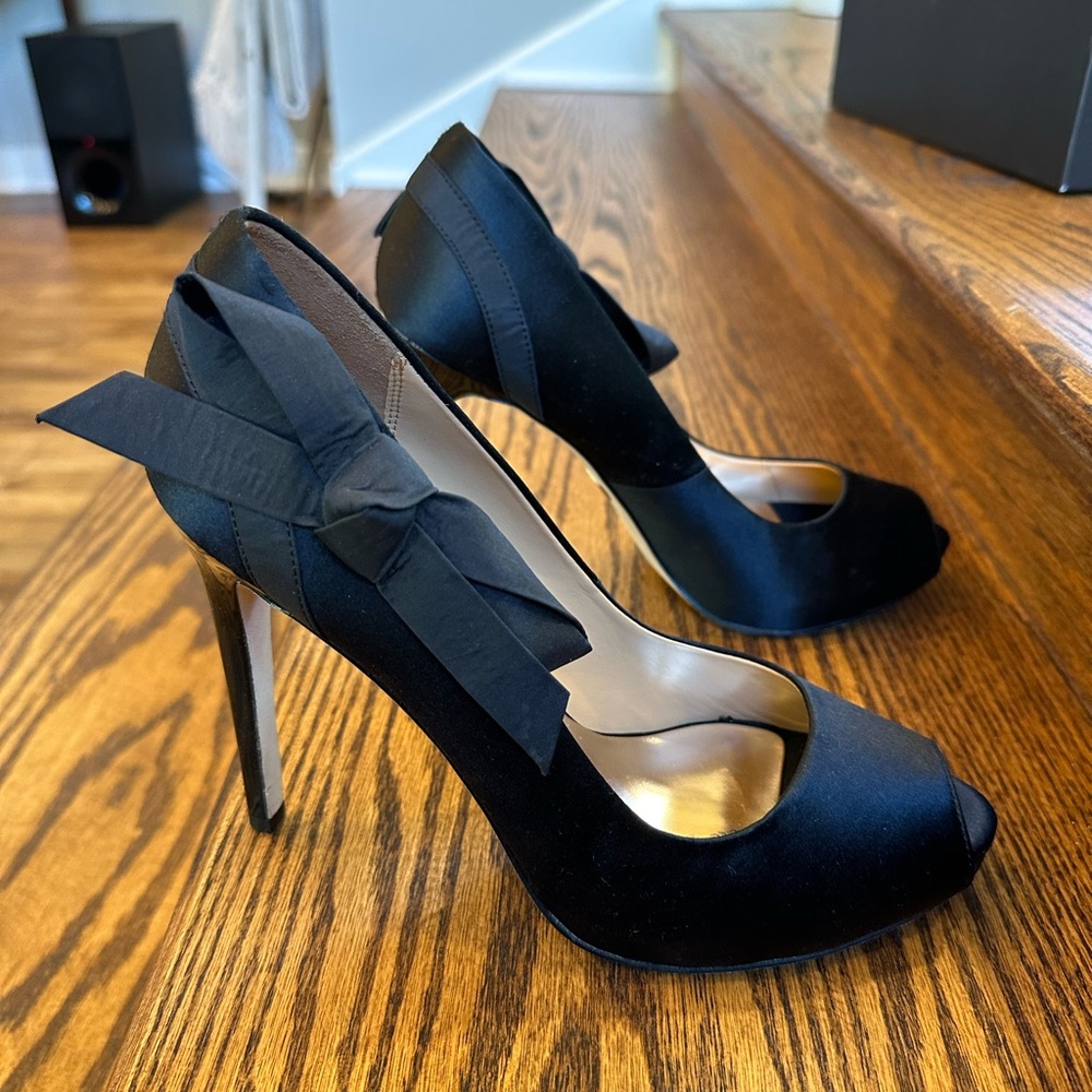 NWT! Badgley Mischka - Oliver pump in Black Satin, women’s size 8.5